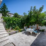 Ella Apartman *