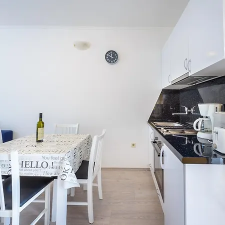 Ella Apartment *