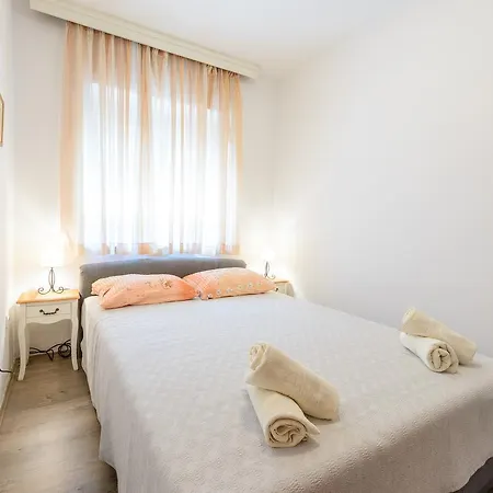 Apartman Ella *